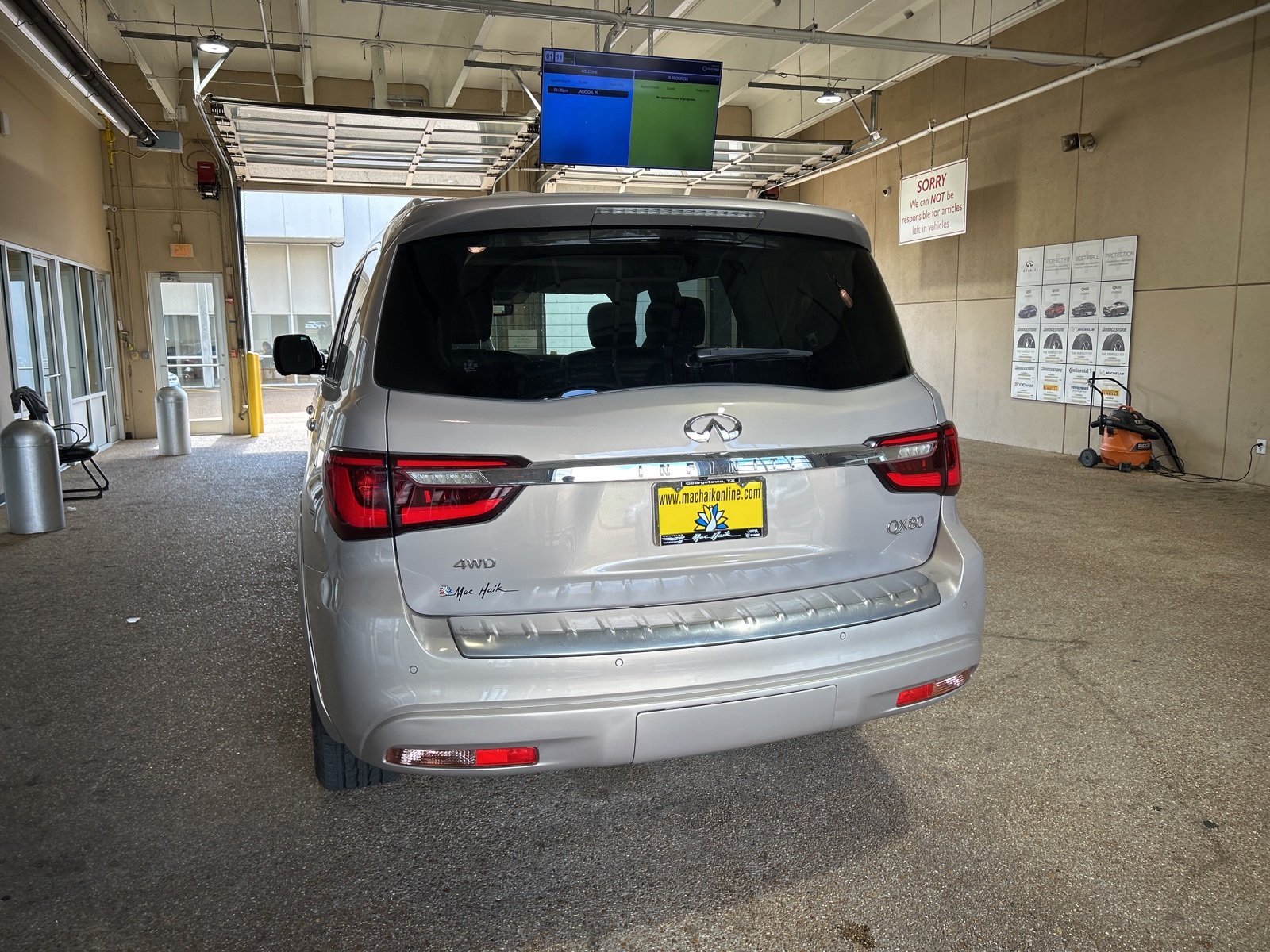 2021 Infiniti QX80 Luxe photo 38