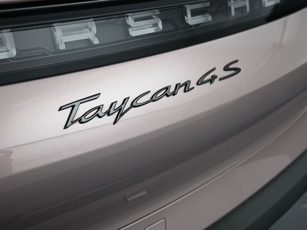 2022 Porsche Taycan 4S photo 7