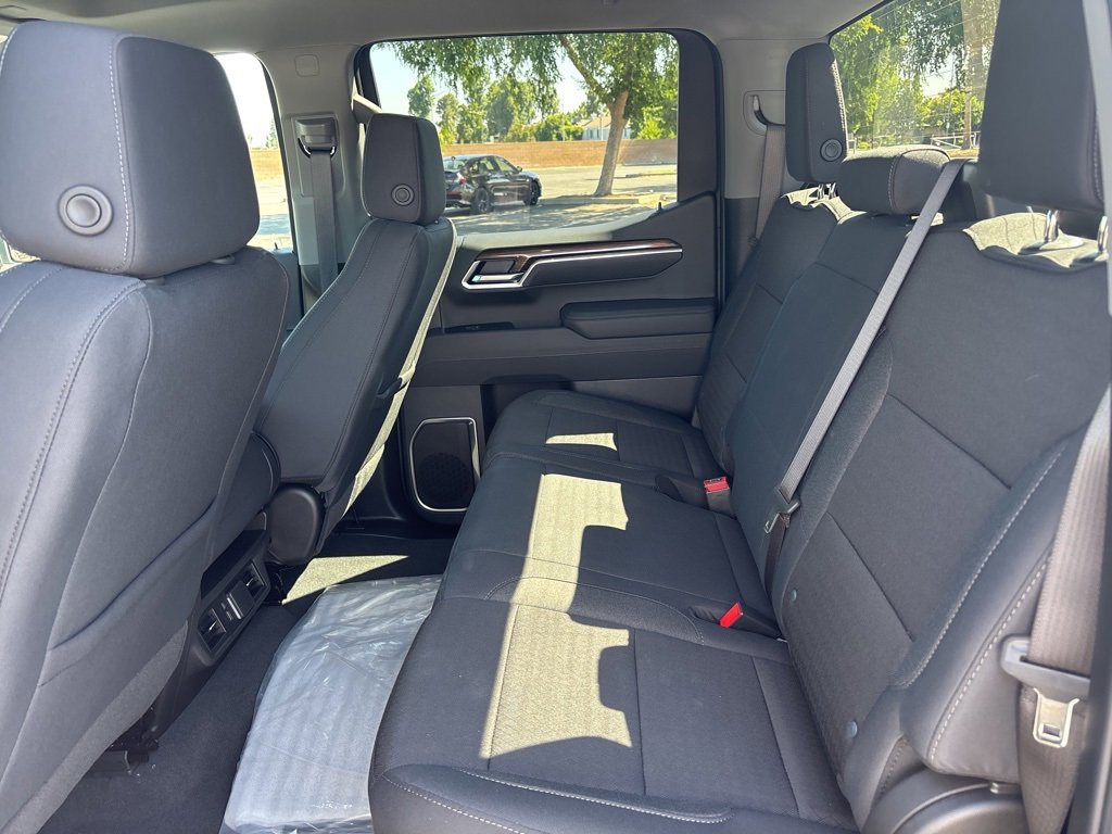 2025 Chevrolet Silverado 1500 LT photo 18