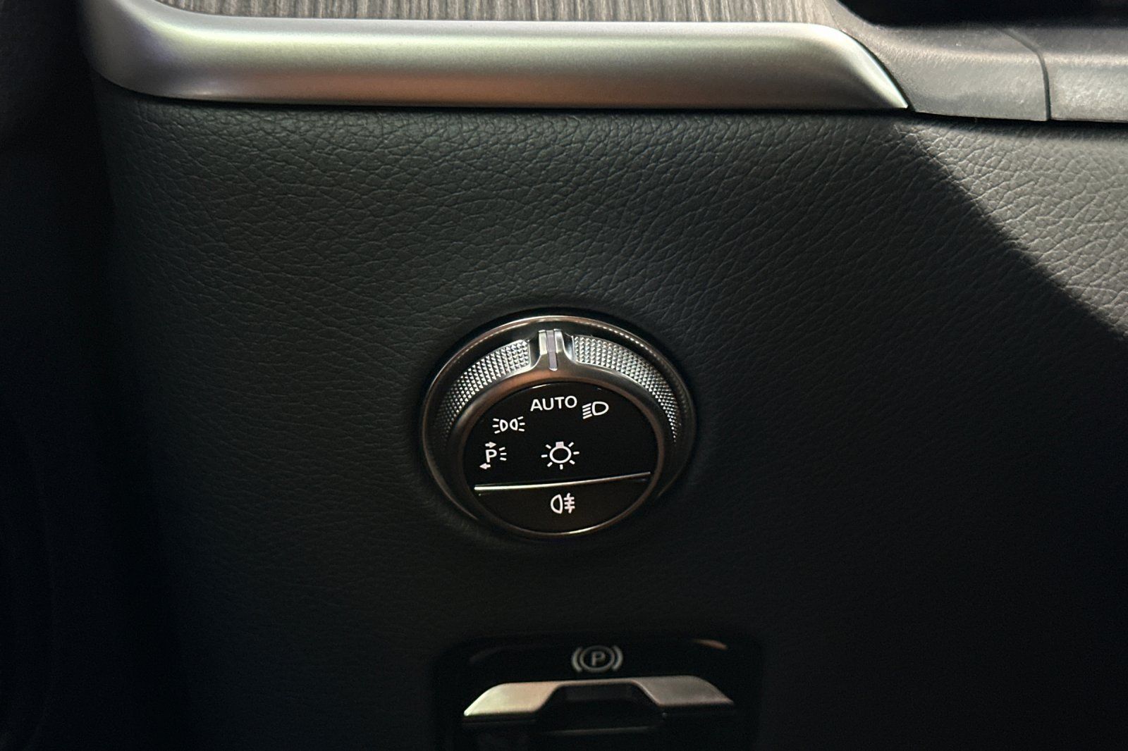 2026 Mercedes Benz GLC 300 photo 25