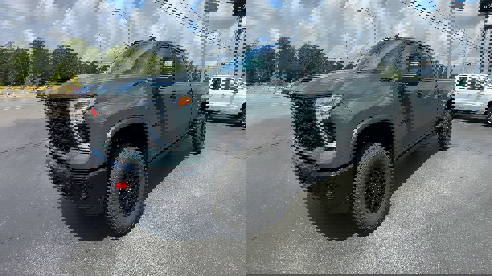 2025 Chevrolet Silverado 2500HD ZR2 photo 3