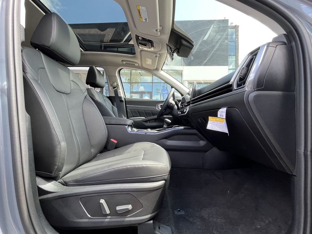 2025 Kia Sorento SX photo 18