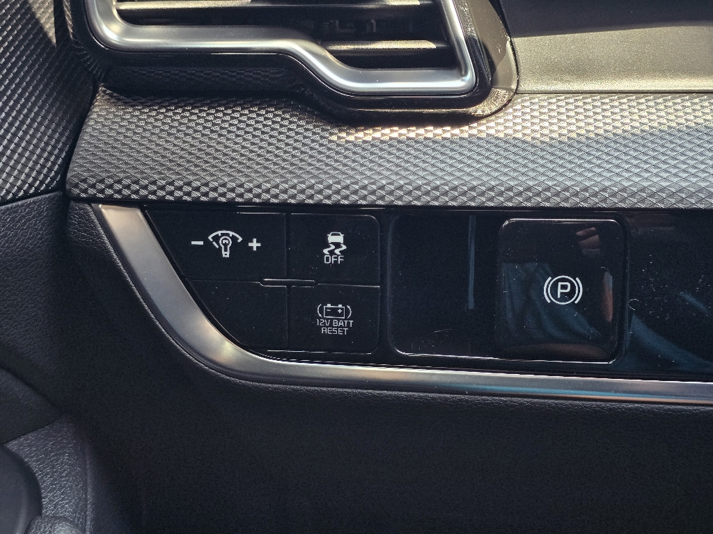 2025 Kia Sportage Hybrid LX photo 11