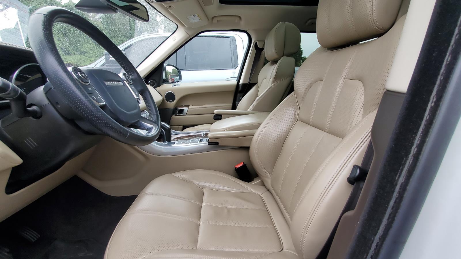 2016 Land Rover Range Rover Sport HSE photo 3