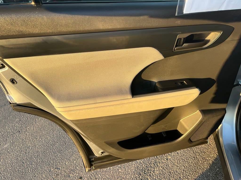 2023 Toyota Highlander LE Limited photo 21