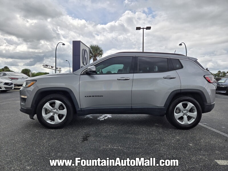 2017 Jeep Compass Latitude photo 2