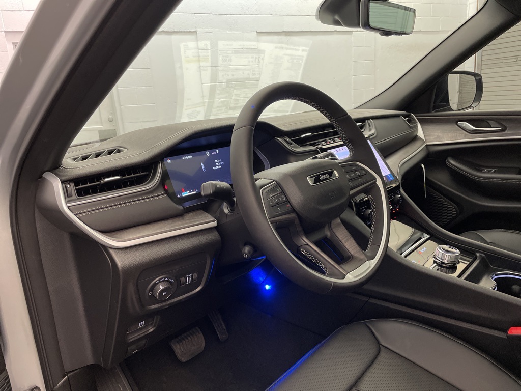 2025 Jeep Grand Cherokee Limited photo 12