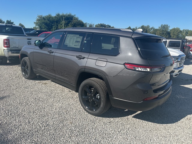 2025 Jeep Grand Cherokee Limited photo 3