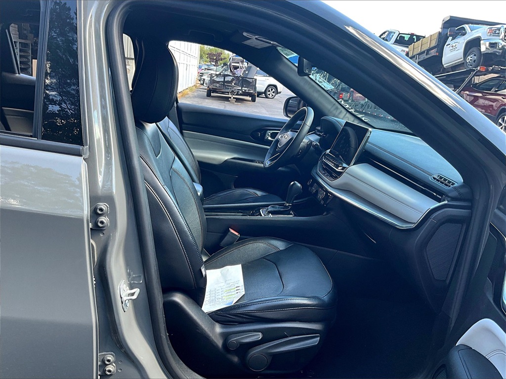 2023 Jeep Compass Limited photo 14