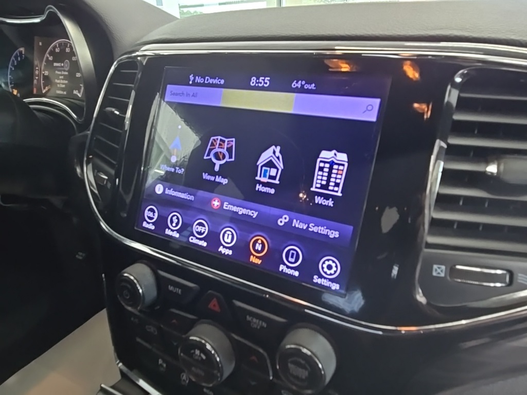 2019 Jeep Grand Cherokee Laredo E photo 26