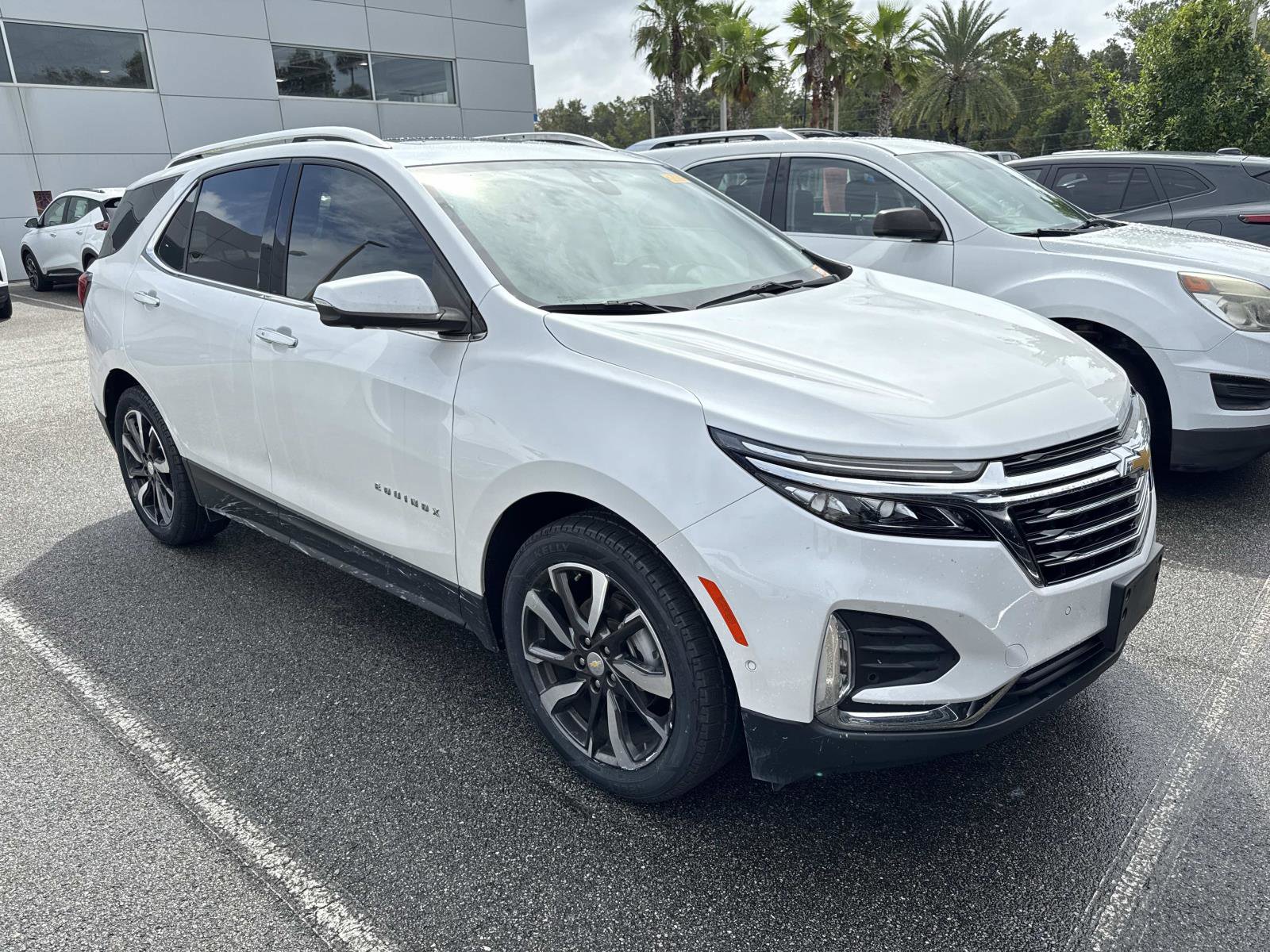 2022 Chevrolet Equinox Premier photo 2