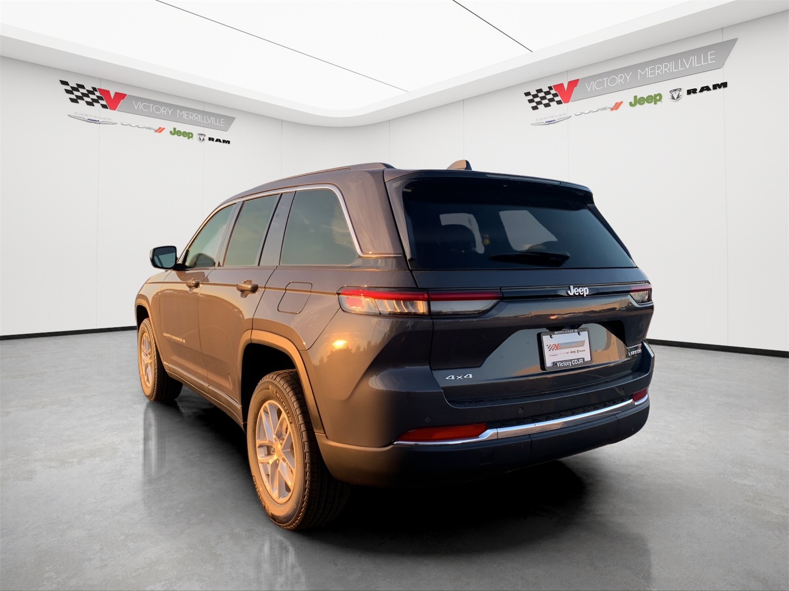 2025 Jeep Grand Cherokee Laredo X photo 3