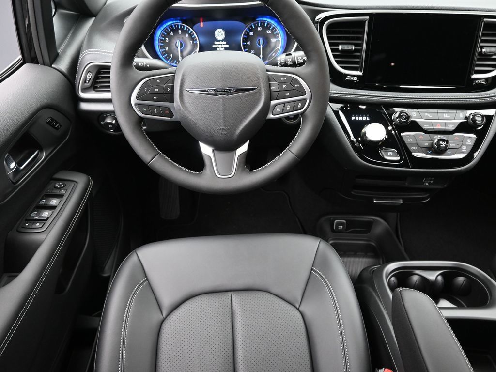 2026 Chrysler Pacifica photo 9