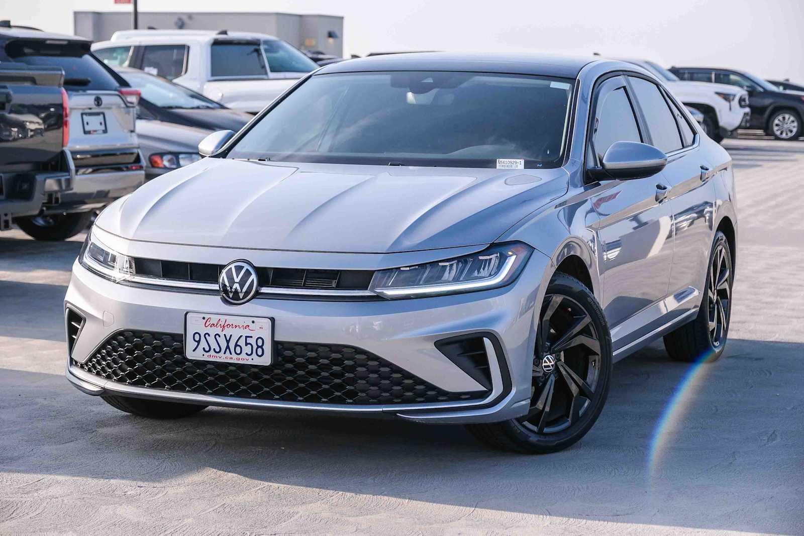 2025 Volkswagen Jetta SE's photo