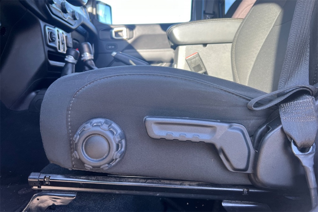 2022 Jeep Gladiator Overland photo 12