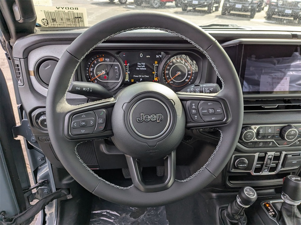 2025 Jeep Wrangler photo 13