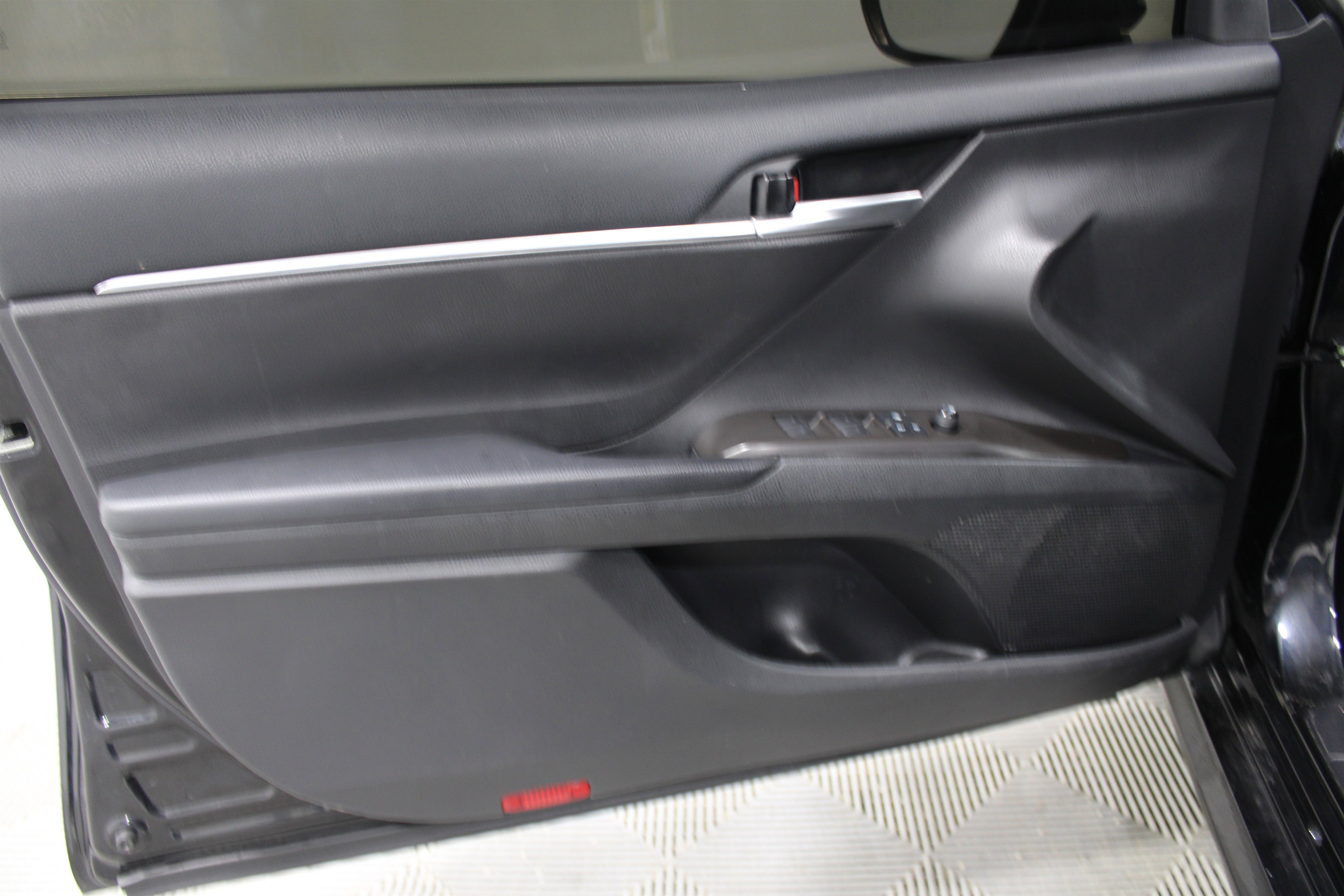 2021 Toyota Camry LE photo 2