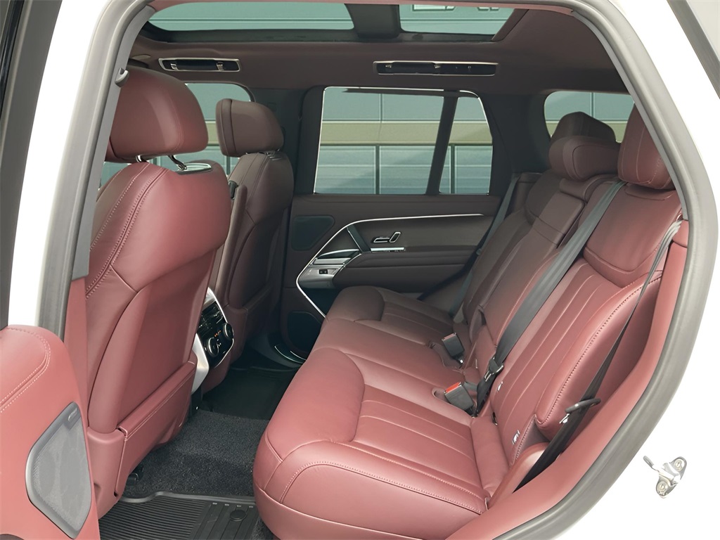 2025 Land Rover Range Rover SE photo 16