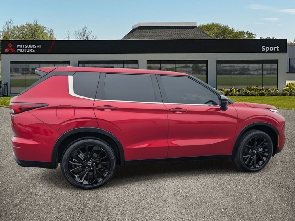 2025 Mitsubishi Outlander SE photo 3