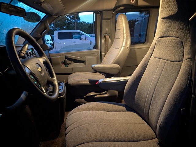 2016 Chevrolet Express 3500 LT photo 4