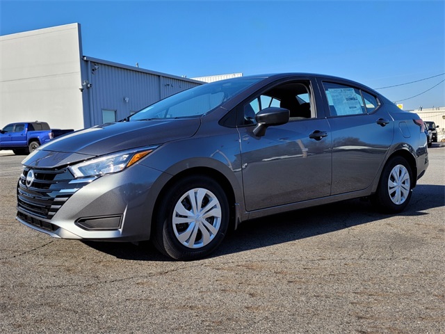 2025 Nissan Versa S photo 3