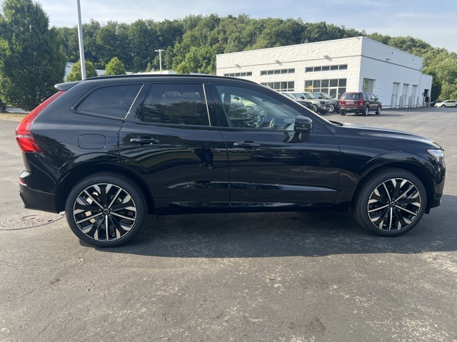 2026 Volvo XC60 B5 photo 4