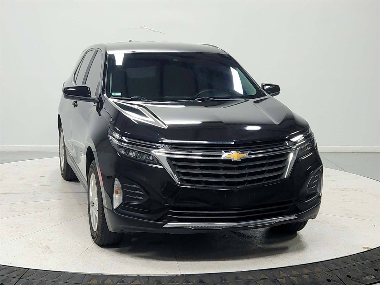 2022 Chevrolet Equinox LT photo 2