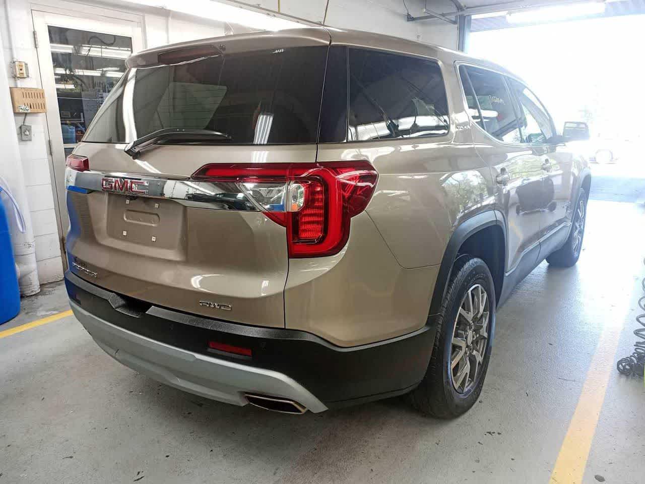 2022 Gmc Acadia SLE photo 3