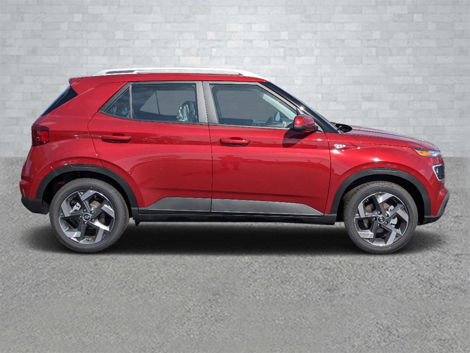 2025 Hyundai Venue Limited photo 2