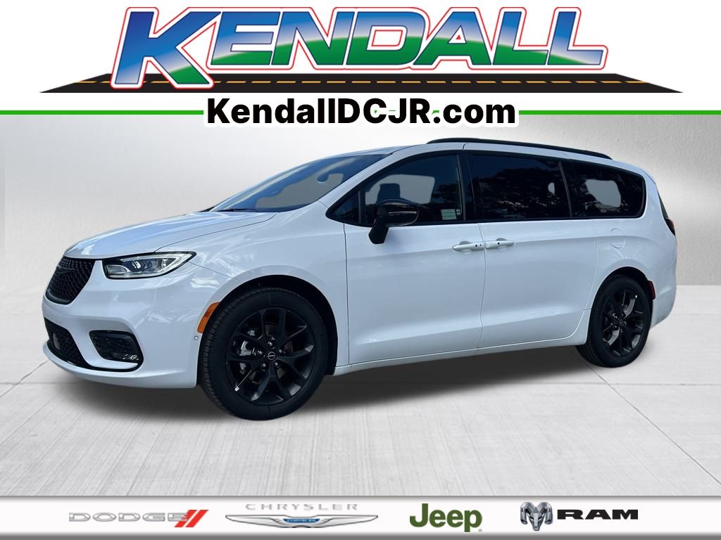 2026 Chrysler Pacifica Limited's photo