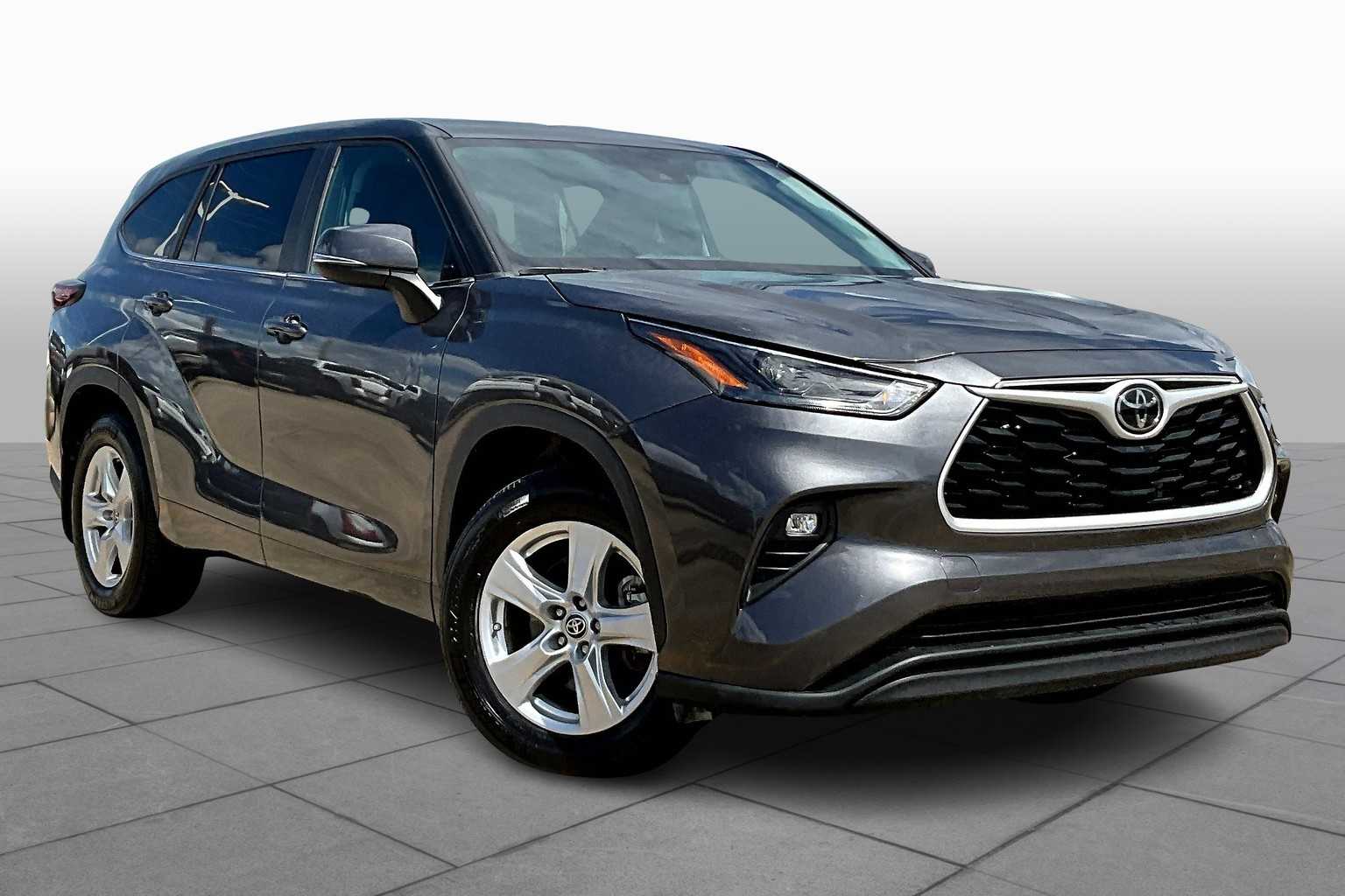2024 Toyota Highlander LE photo 2