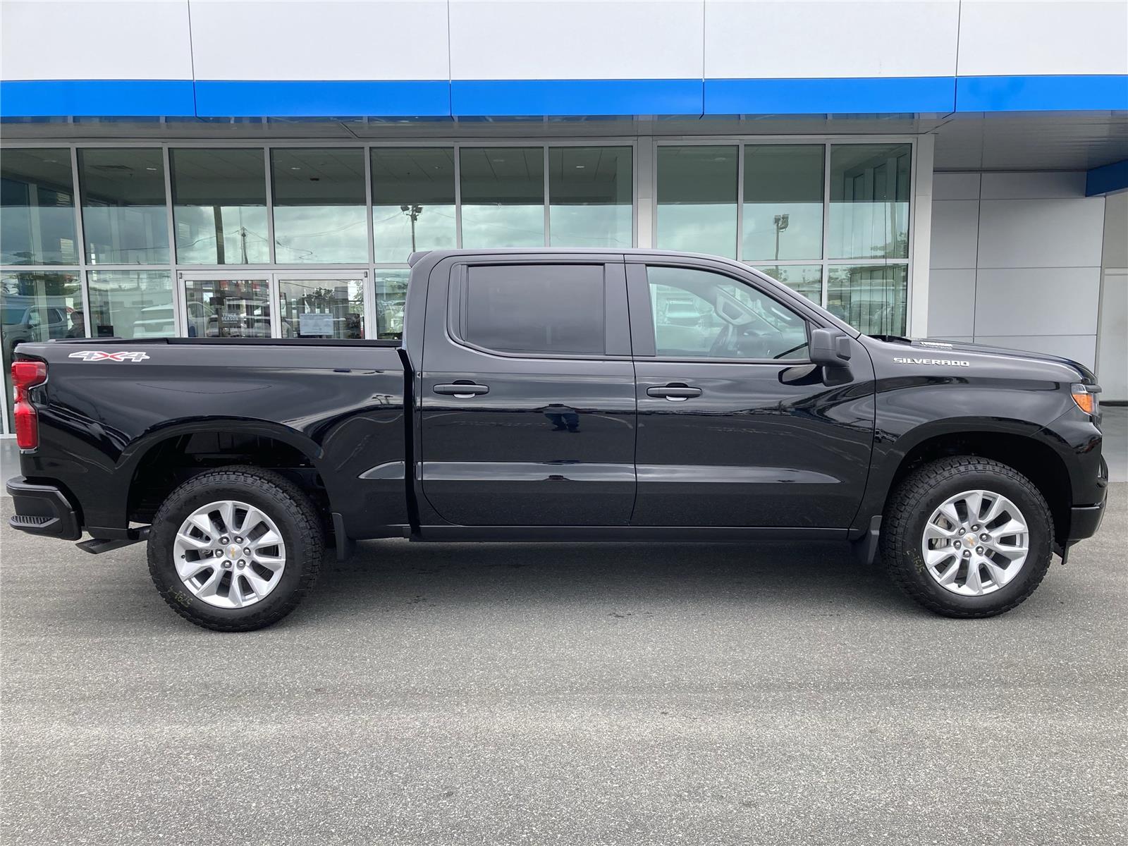 2025 Chevrolet Silverado 1500 Custom photo 4