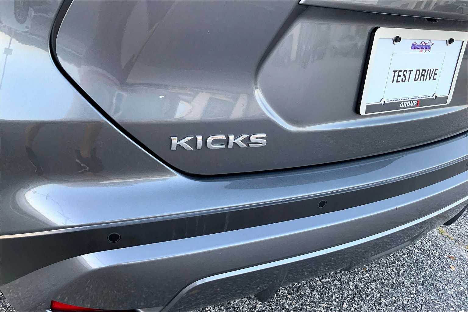 2021 Nissan Kicks S photo 26