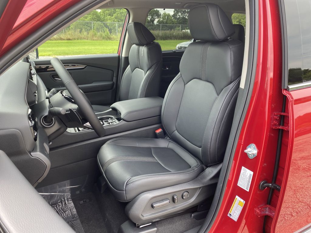 2025 Honda Pilot Touring photo 4