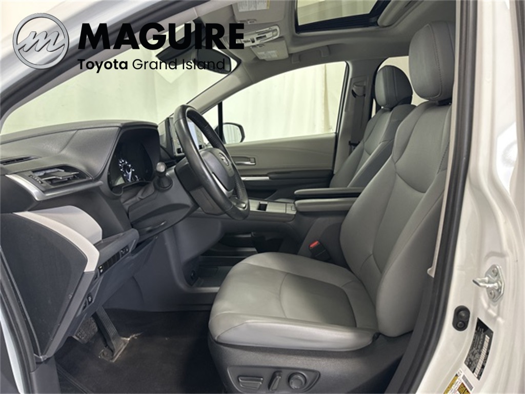 2023 Toyota Sienna XLE photo 4