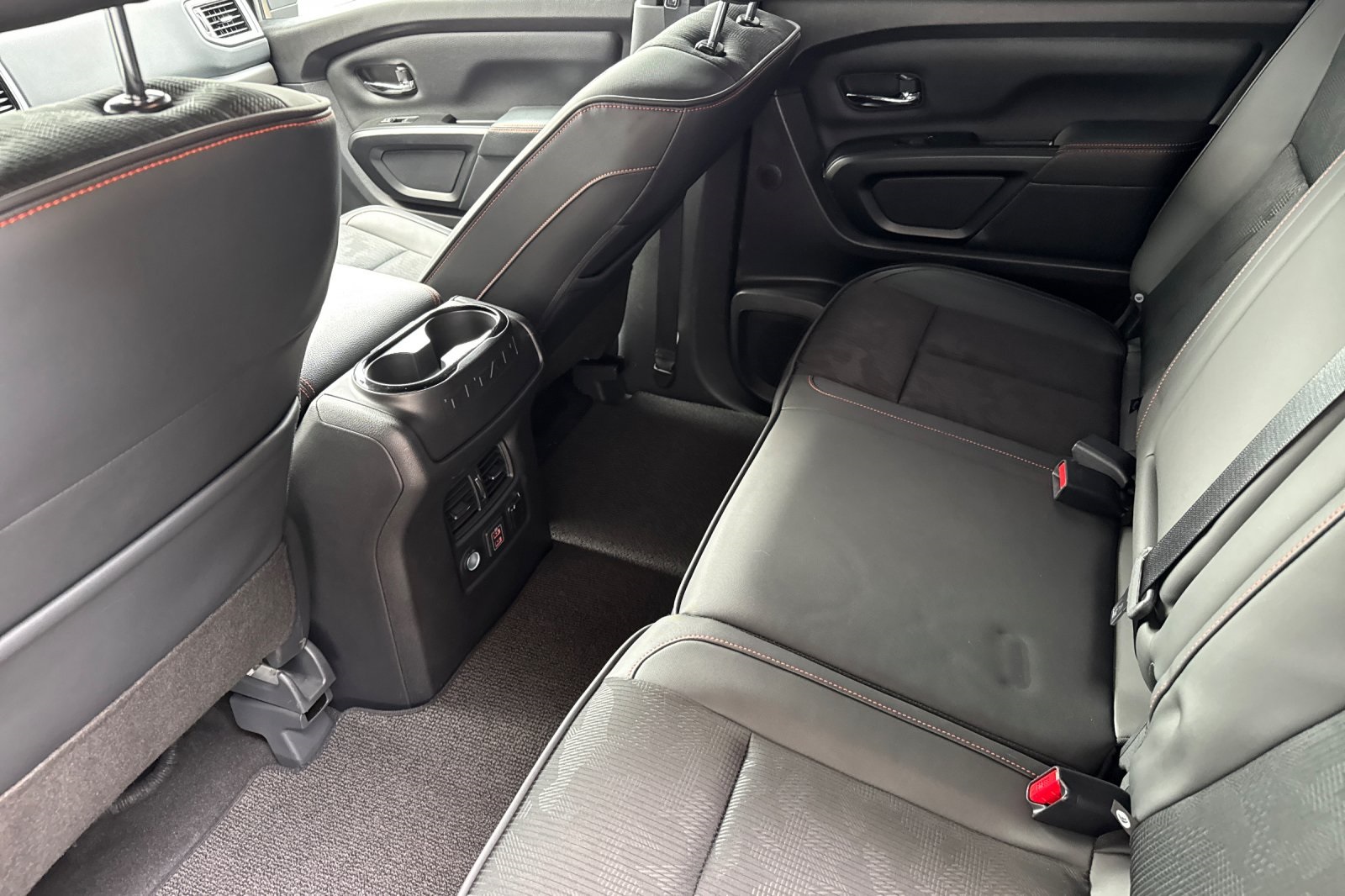 2023 Nissan Titan PRO-4X photo 12