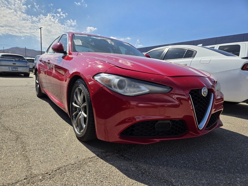 2019 Alfa Romeo Giulia photo 2