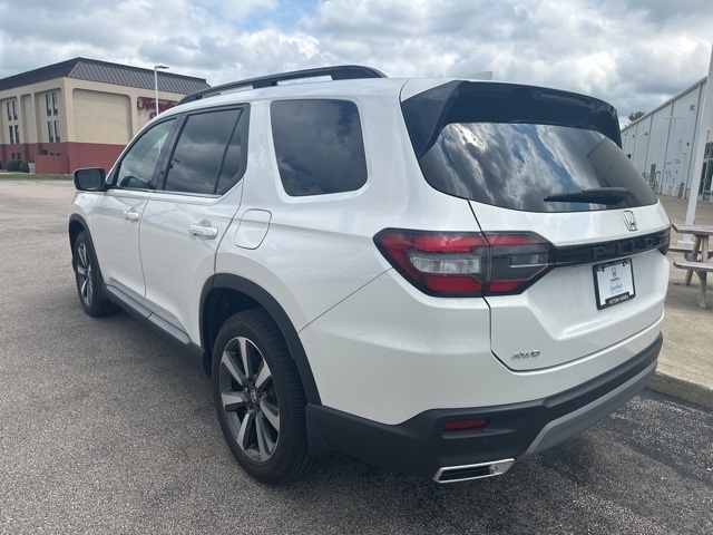 2024 Honda Pilot Touring photo 4