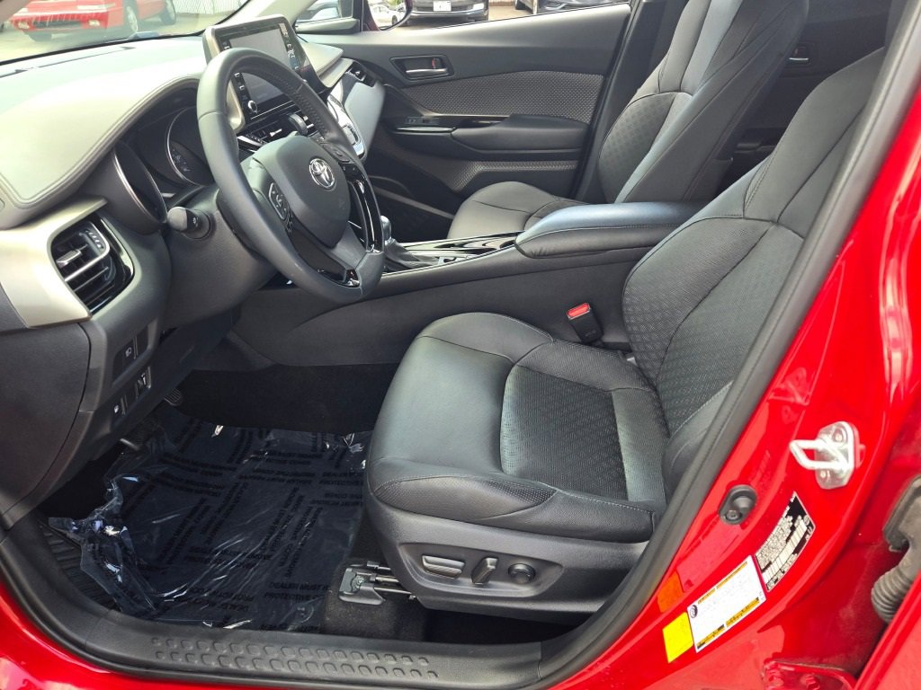 2022 Toyota C-HR XLE photo 15