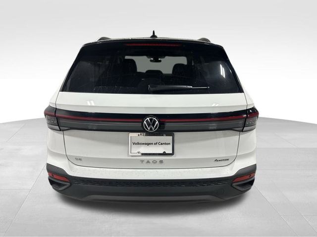 2025 Volkswagen Taos SE photo 4
