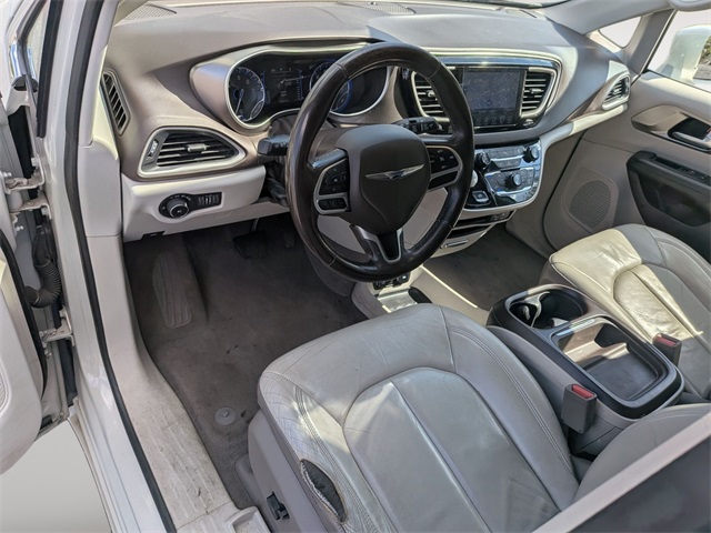 2017 Chrysler Pacifica Touring L photo 11