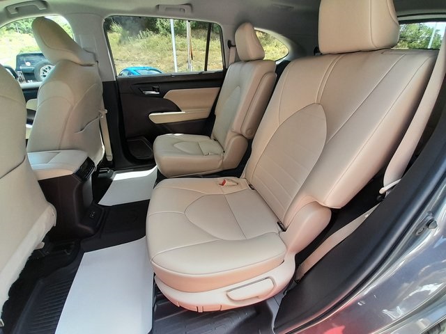 2022 Toyota Highlander XLE photo 39