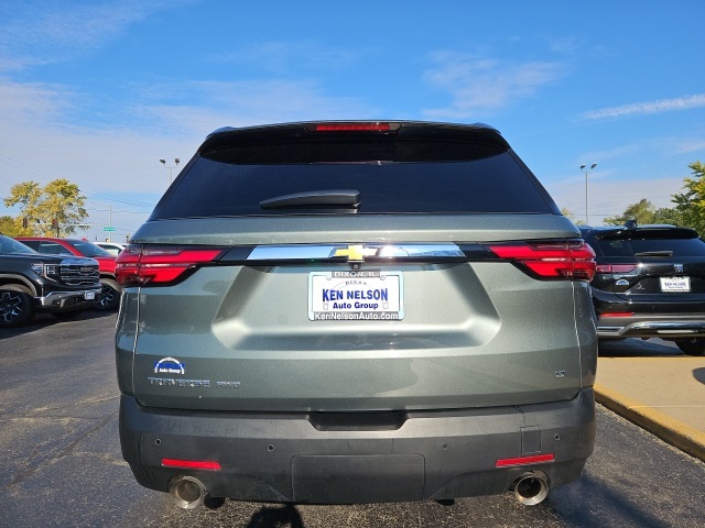 2023 Chevrolet Traverse photo 2