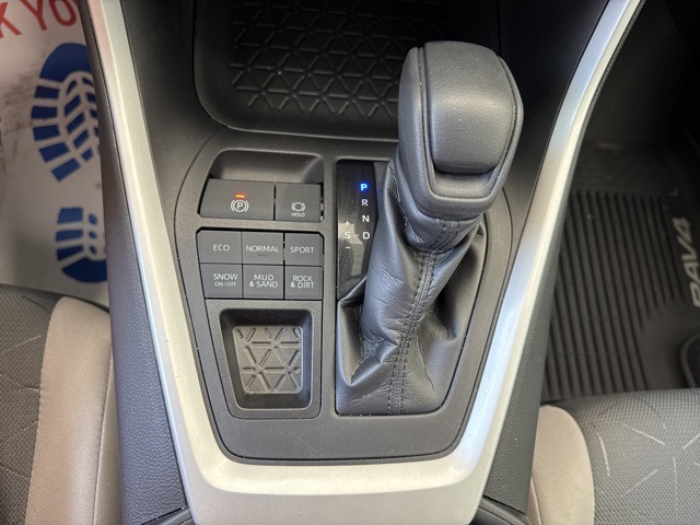 2021 Toyota RAV4 XLE photo 23