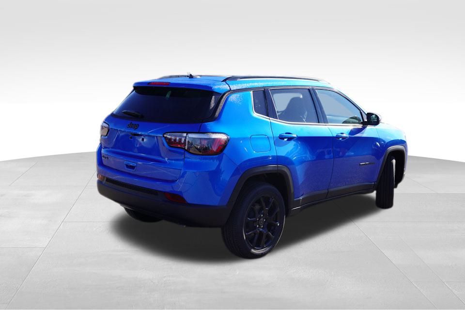 2025 Jeep Compass Latitude photo 3