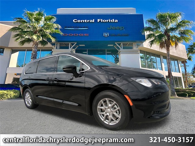 2026 Chrysler Voyager LX's photo