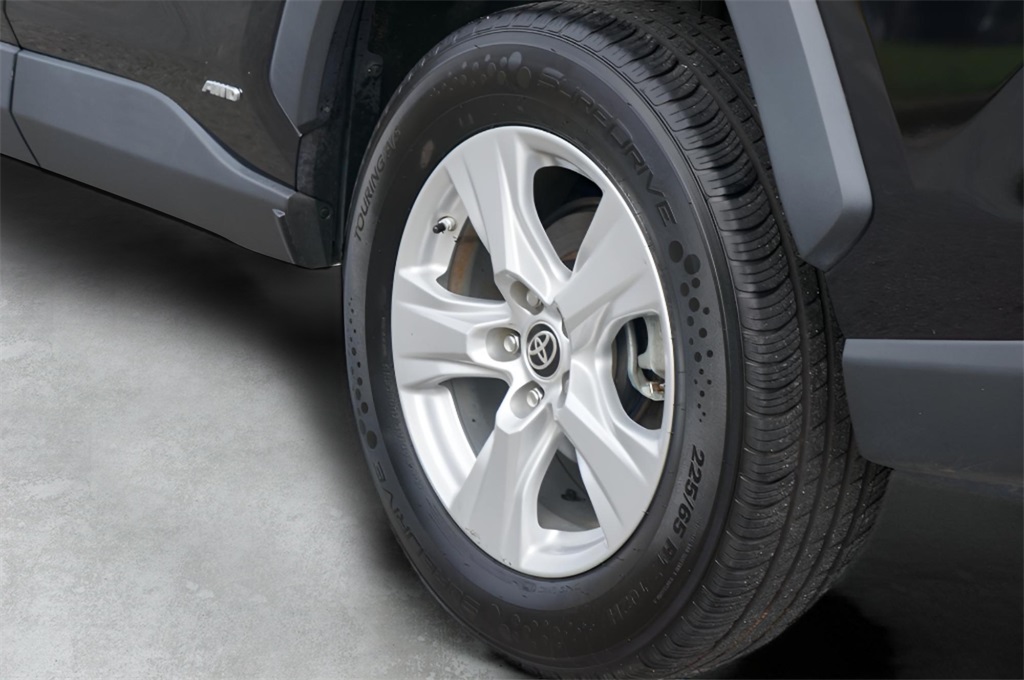 2021 Toyota RAV4 Hybrid LE photo 6