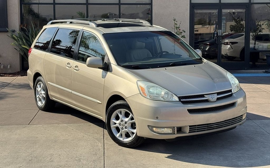 2005 Toyota Sienna XLE Limited's photo