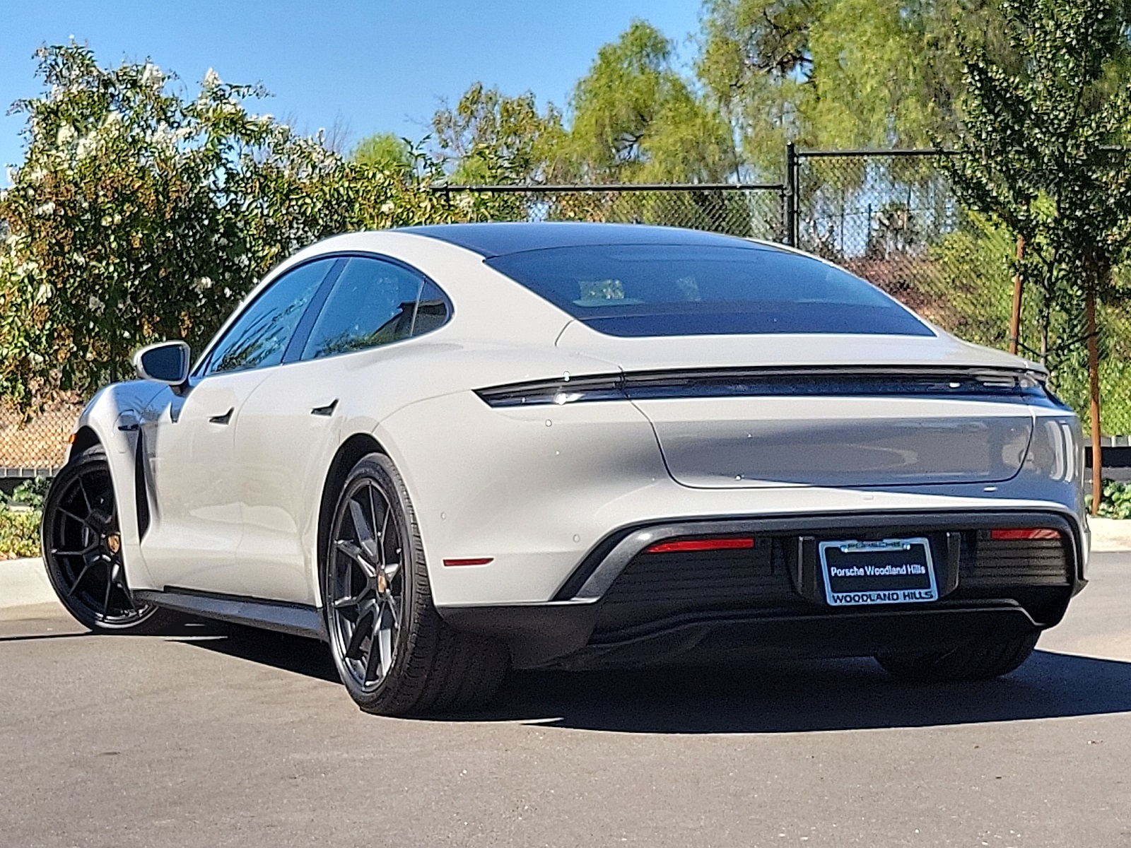 2025 Porsche Taycan photo 3