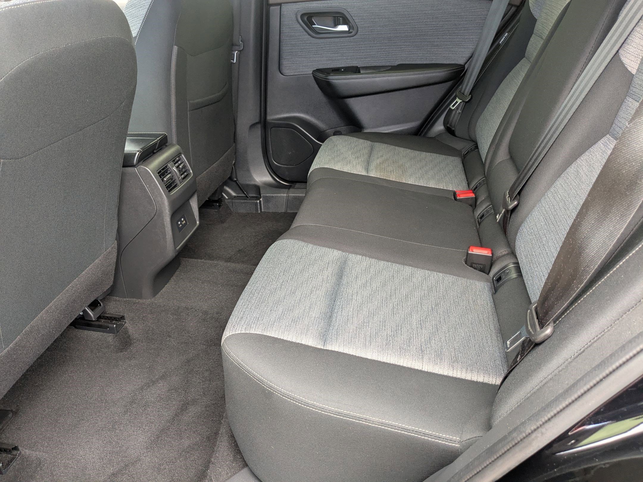 2023 Nissan Rogue SV photo 23